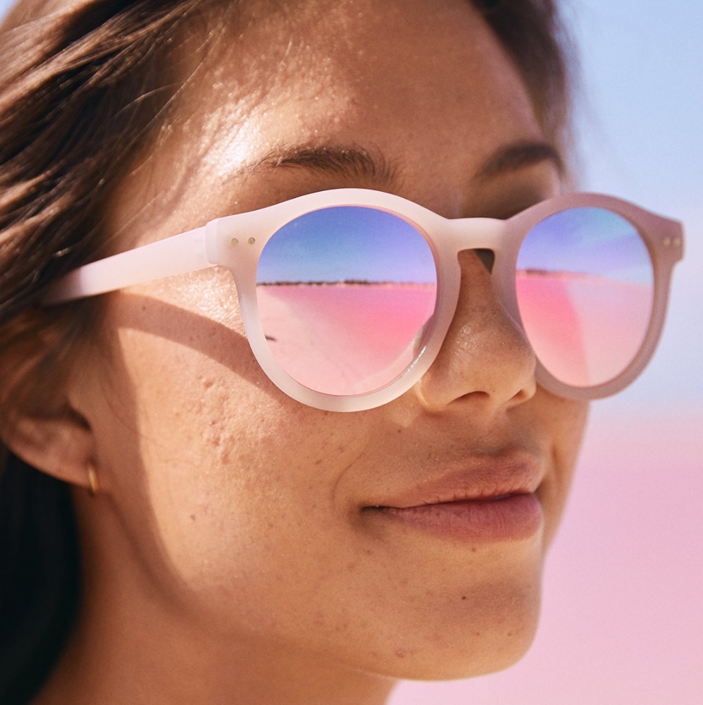 "LOVE GOES ROUND SUNNIES"